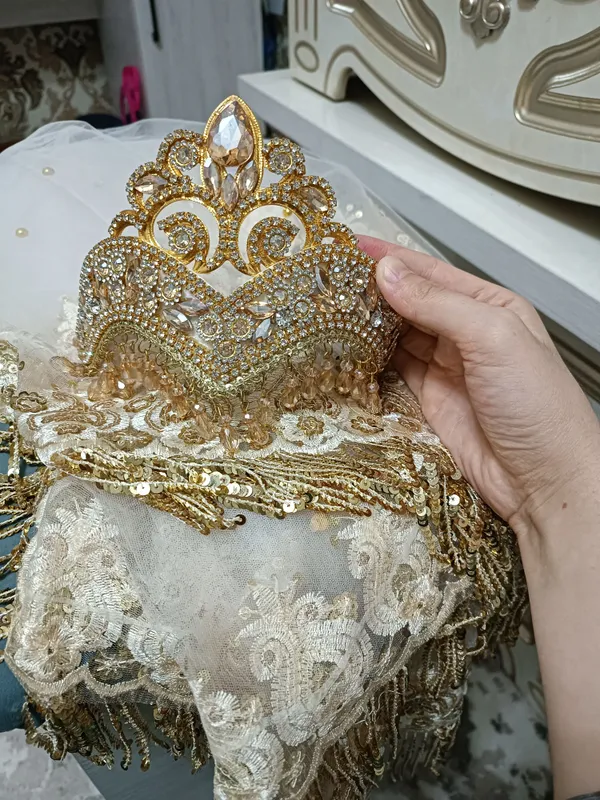 ansanbil kelinlar uchun komplekt fatasi bilan 2
