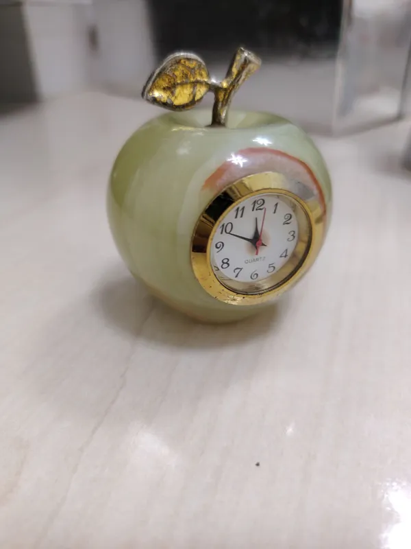 Сувенирные часы из оникса 1