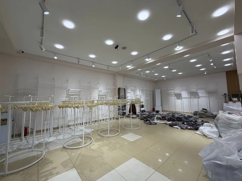 Срочно Аренда Showroom 1 линия Место с высокой проходимостью — фото 1