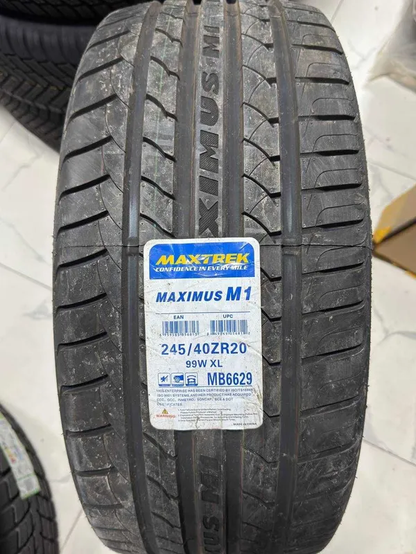Maxtrek Maximus M1 245/40R20 1