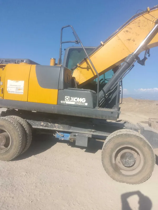 Колёсный экскаватор XCMG XE210WA 2