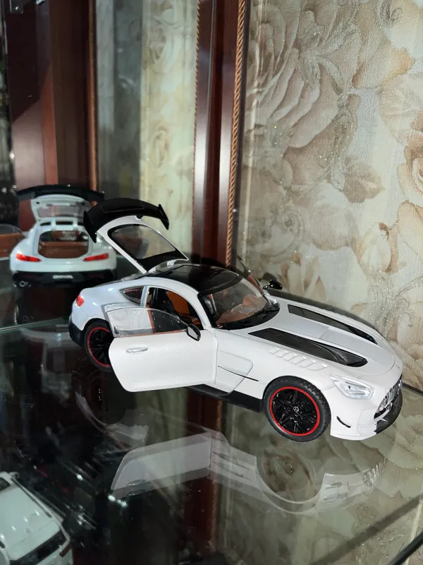 Коллекционные модели Mustang Pagani Huayra Mercede 4