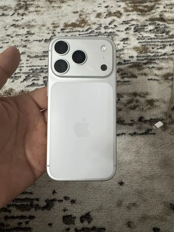 17 Pro 256 GB Silver в идеальном состоянии 1 17 Pro 256 GB Silver в идеальном состоянии 1