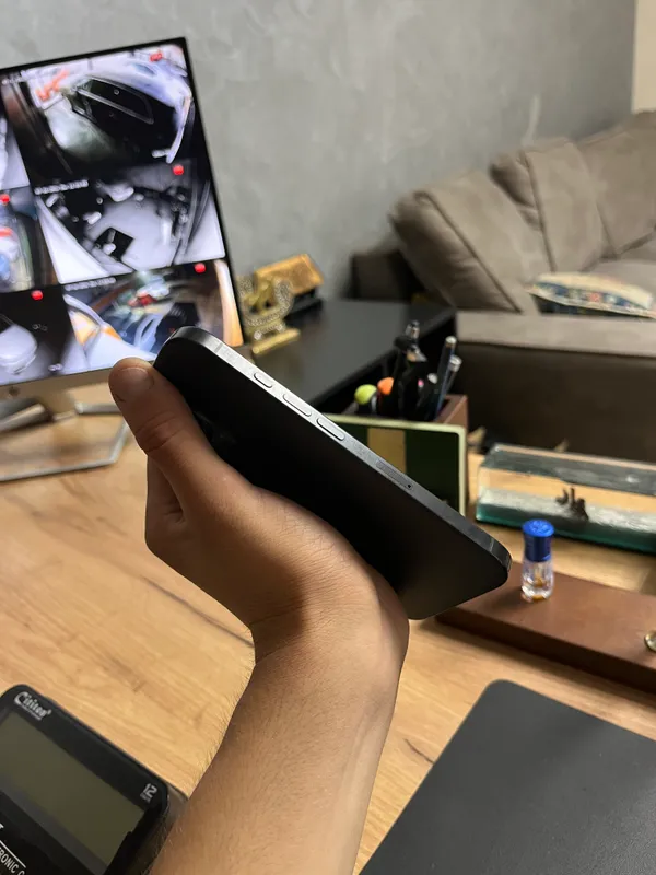 IPhone 16 pro Black 256Gb, состояние хорошее, ёмкость 88% 2