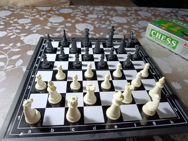 Настольные шахматы