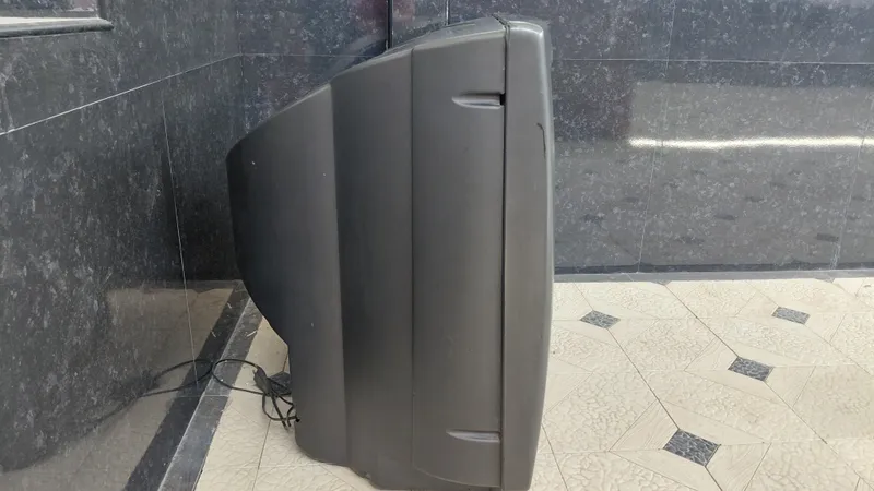 Televizor yaxshi ishlaydi antenaga ulash bo‘ldi.