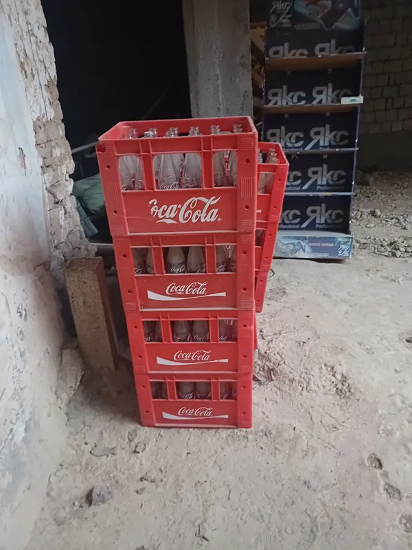 Coca Cola butilka va tarasi