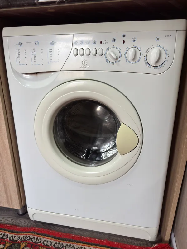 Kir moshina Indesit
