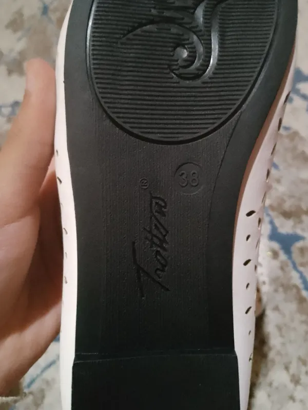 Tufli sotiladi yangi kiyilmagan razmer 38