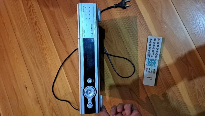 ОТДАМ ДАРОМ тюнер для спутниковой антенны Openbox F300FTA — фото 2