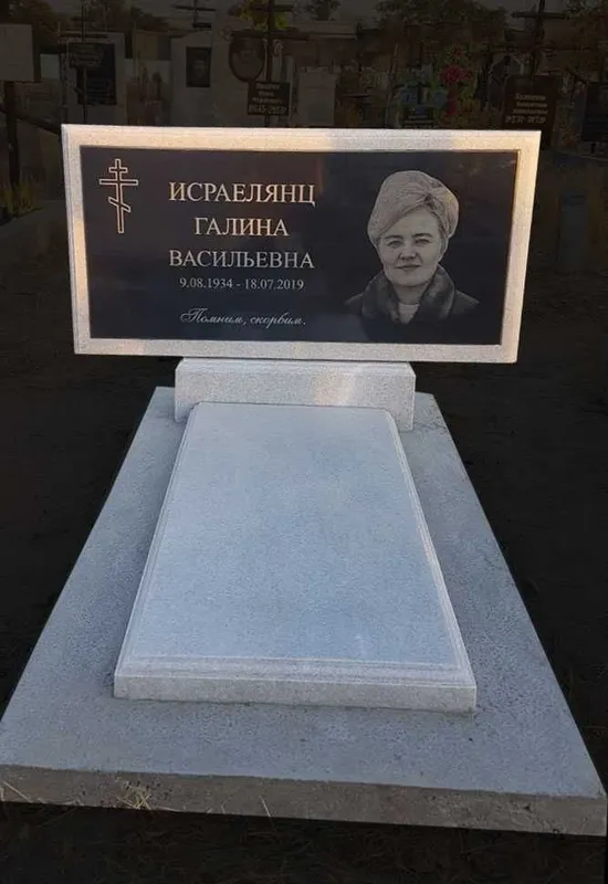 Памятник из белого мрамора — фото 5