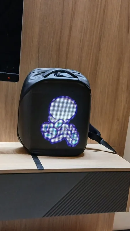 Рюкзак с LED экраном в хорошем состоянии 2 Рюкзак с LED экраном в хорошем состоянии 2