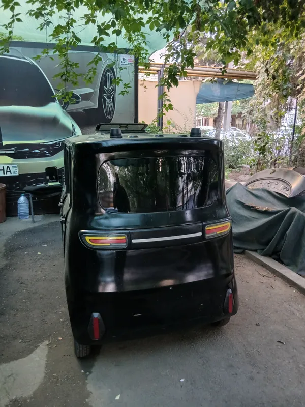 Elektr mini-avtomobil 4 Elektr mini-avtomobil 4