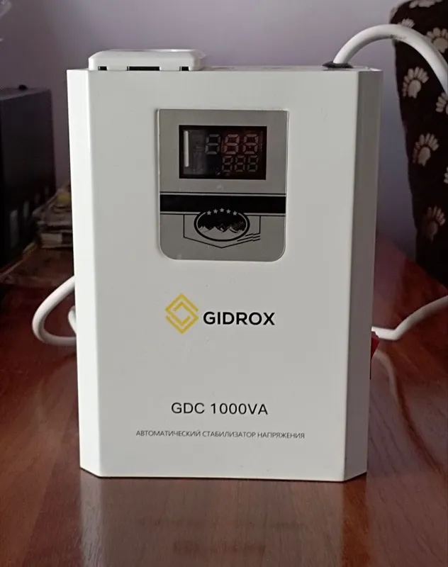 стабилизатор 1000VA 1