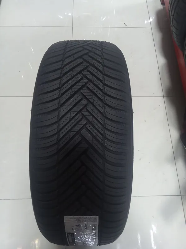 Shina Balon Hankook Kinergy 4S2 235/55R19 — фото 1