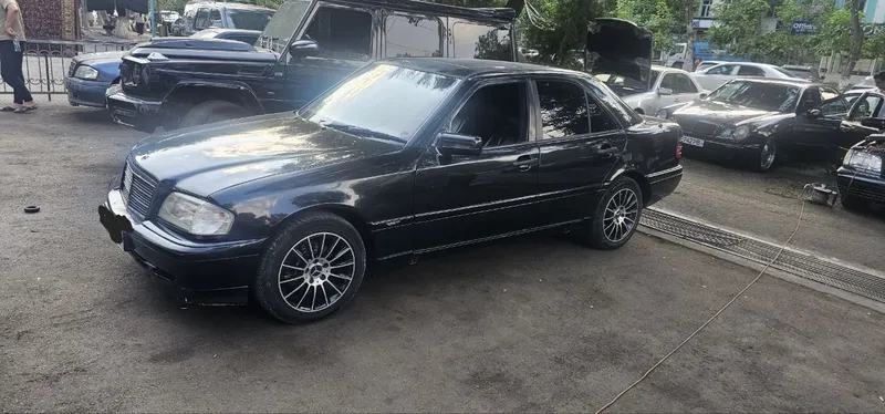 Mercedes Benz W 202 sotiladi 1995 yil mator 111 karo'pka mehanika.5tal 1 Mercedes Benz W 202 sotiladi 1995 yil mator 111 karo'pka mehanika.5tal 1