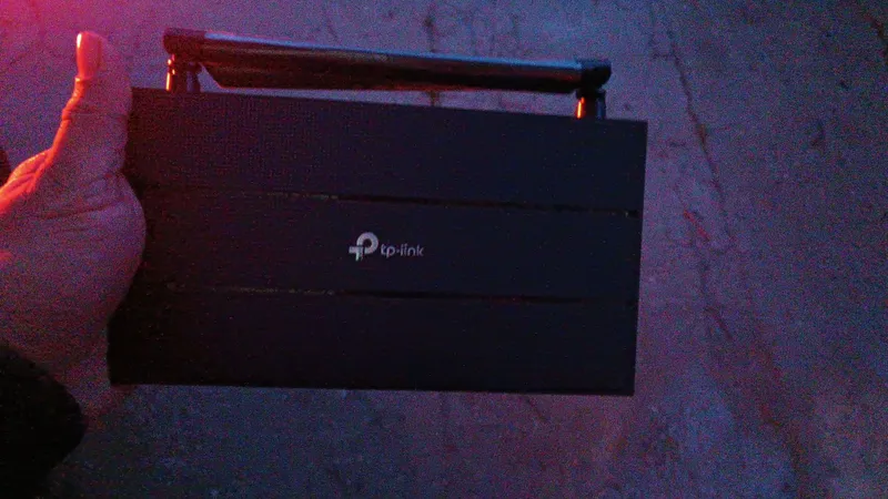 Tekinga WiFi 6 avlod 1gbs tezlik ishlidigan router qo'yib beramiz