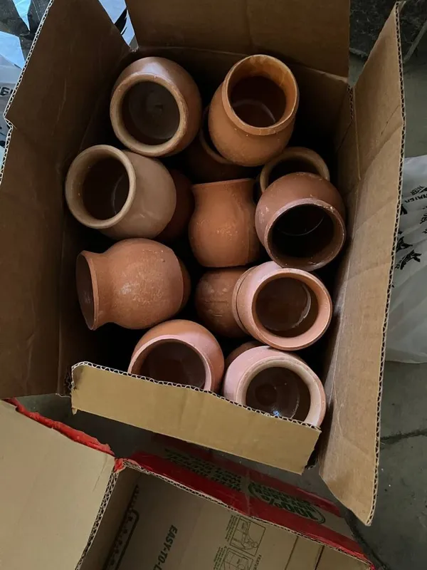 Qaymoq,qatiq uchun ko’zacha sotiladi.