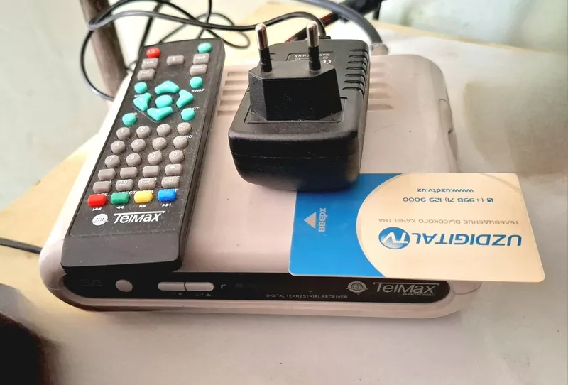 Uzdigital TV тюнер + карта + антенна 1 Uzdigital TV тюнер + карта + антенна 1