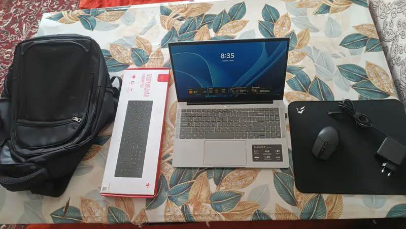 Noutbuk Dexp Aquilon 15.6