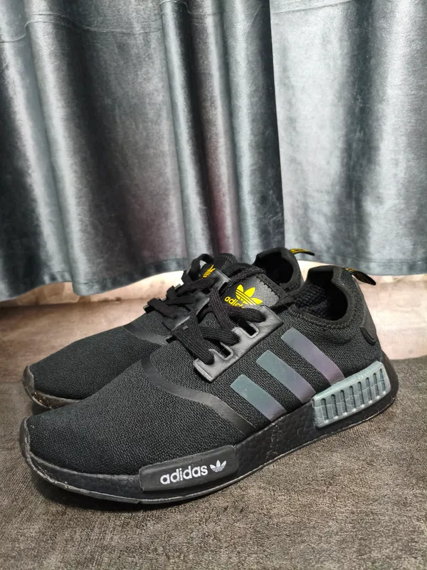 Оригинальные кроссовки Adidas NMD R1 3 Оригинальные кроссовки Adidas NMD R1 3