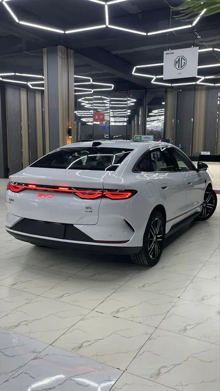 BYD qin L 545 full skidkada Avtasalonda tayyori ! — фото 1