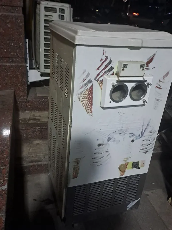 Frezer sotiladi 380w 2