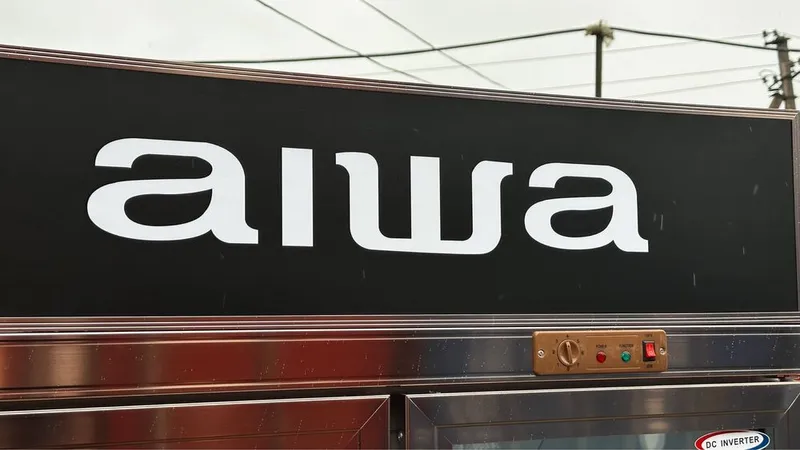 Холодильник витринного типа Aiwa японский — фото 3