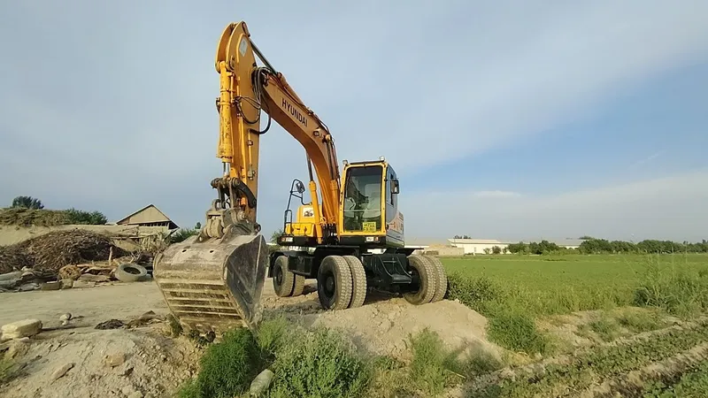 Hyundai 140 ekskavator 2