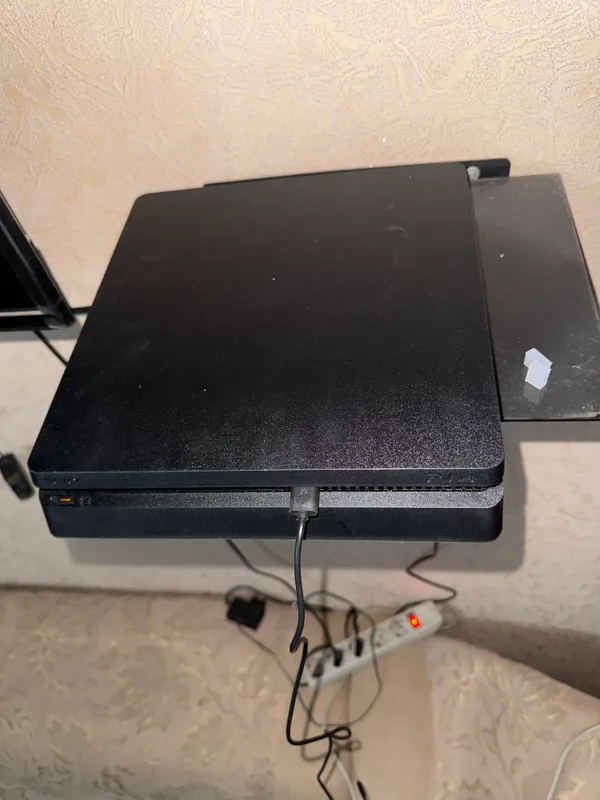 Sony PlayStation 4 Slim 1TB — фото 1