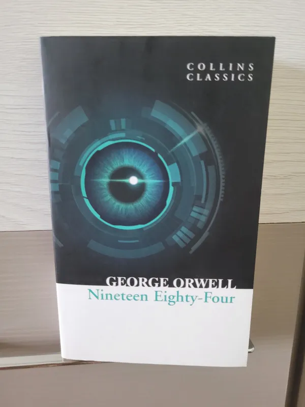 Книга Оруэлла 1984 на английском