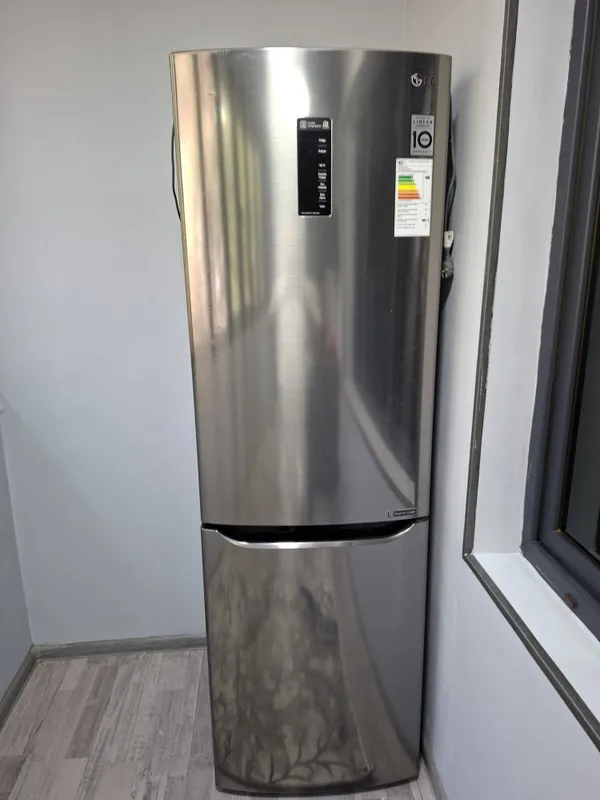 Lg xolodilnik sotiladi.yangi xolatda turipti ,sensorli