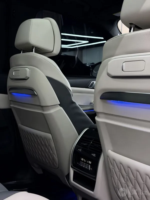 BMW X7 xDrive 40i 7 BMW X7 xDrive 40i 7