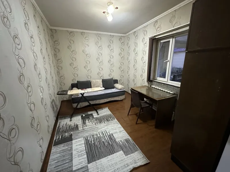 Сзади Рисового базара, мебель и техника, парковка — фото 1