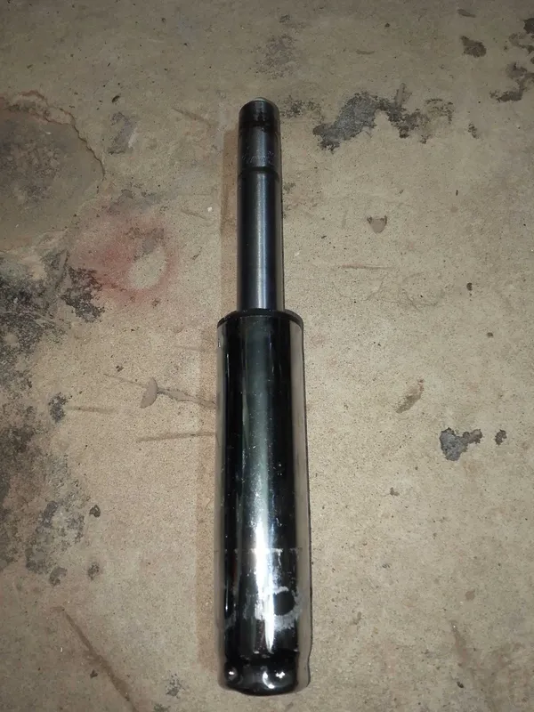 Amortizator (gaz lift) sotiladi. Balandligi 35 sm.