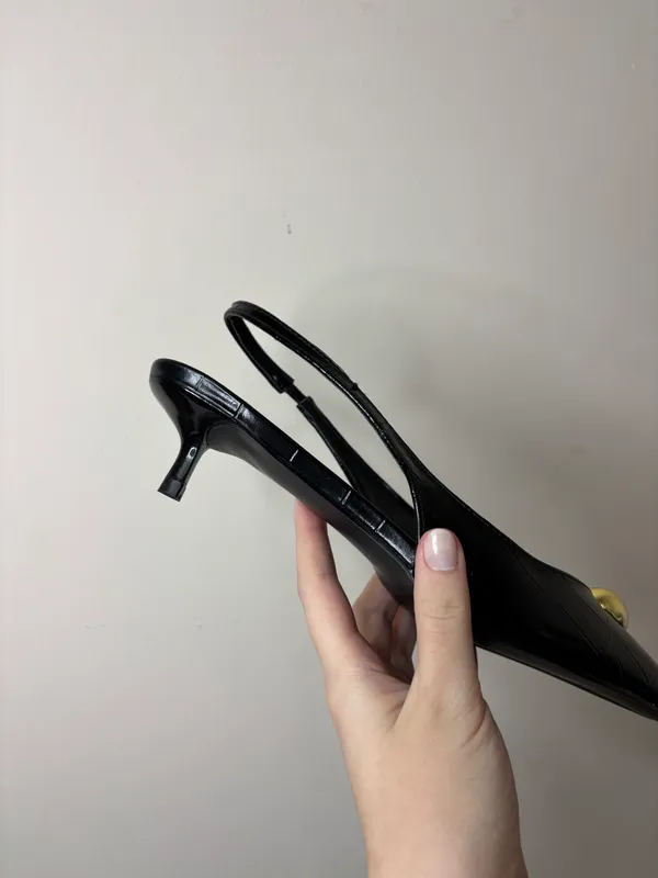 Qora tuflilar 4 Qora tuflilar 4