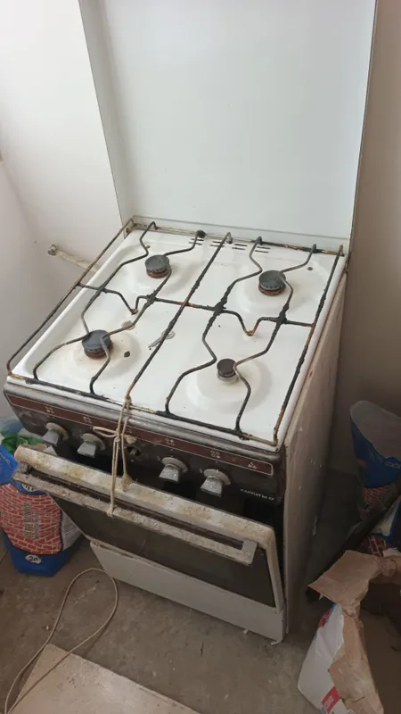 Продам 4 конфорочную газовую плиту не дорого 2