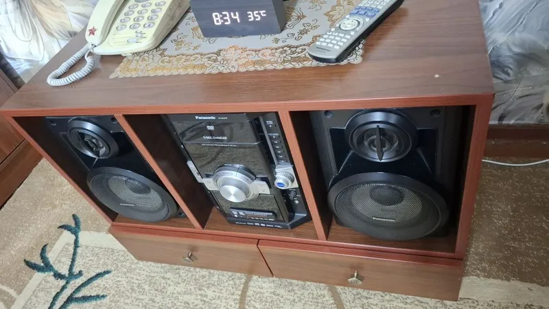 Тумба с музыкальным центром 3