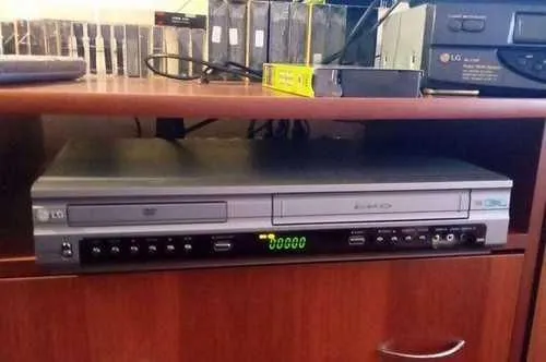 видеомагнитофон Stereo видеомагнитофон Stereo
