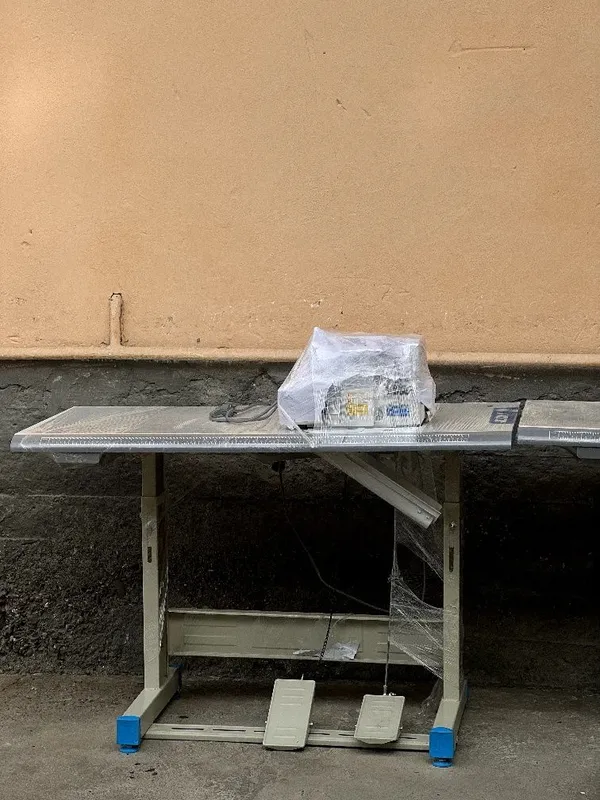 tikuv mashinalari. Overlok, to'g'ri chok — фото 1