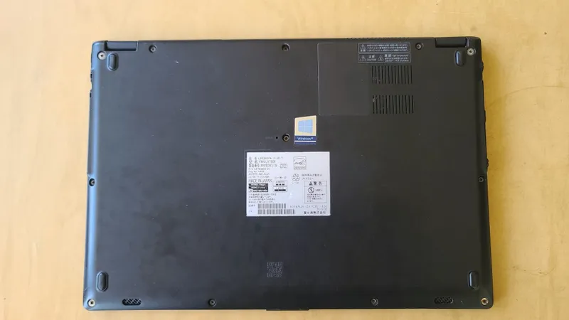 Fujitsu Lifebook U-seriyasi — Premium yapon ultrabuki 6 Fujitsu Lifebook U-seriyasi — Premium yapon ultrabuki 6