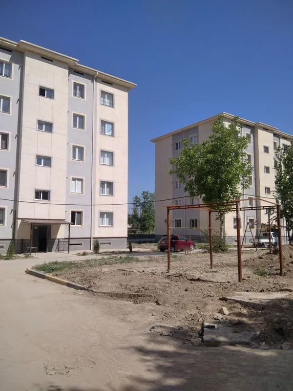 Зангиота тумани Катта чинор маҳалласида 3 хонали квартира сотилади