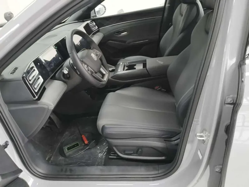 BYD Qin L 2026 DM-i 128KM Leading Edition — фото 6