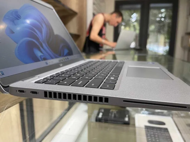DELL Latitude 5420 Intel Core i7-1185G7, 16 GB tezkor xotira, 256 GB SSD 6 DELL Latitude 5420 Intel Core i7-1185G7, 16 GB tezkor xotira, 256 GB SSD 6