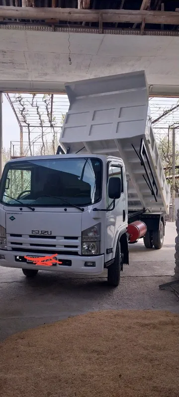 Isuzu samosval .yili 2011 yil Isuzu samosval .yili 2011 yil