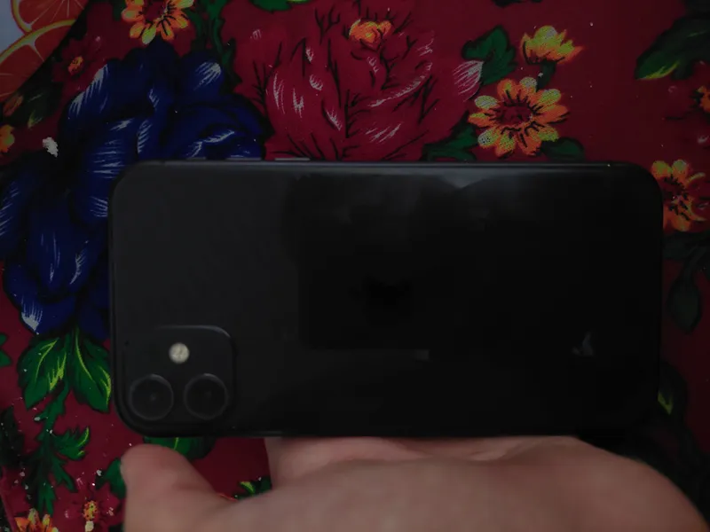 iPhone 11 64/73 идеал, царапин-сколов нет, коробки нет 2
