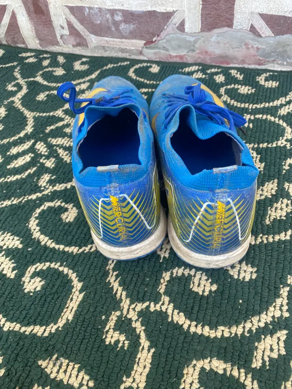 Sarakanojka 39 razmer Nike 2