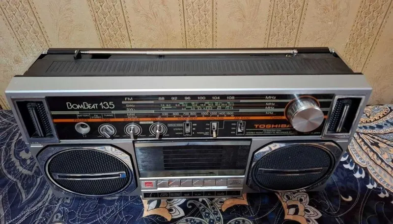 Магнитола Toshiba BomBeat RT-135S 4