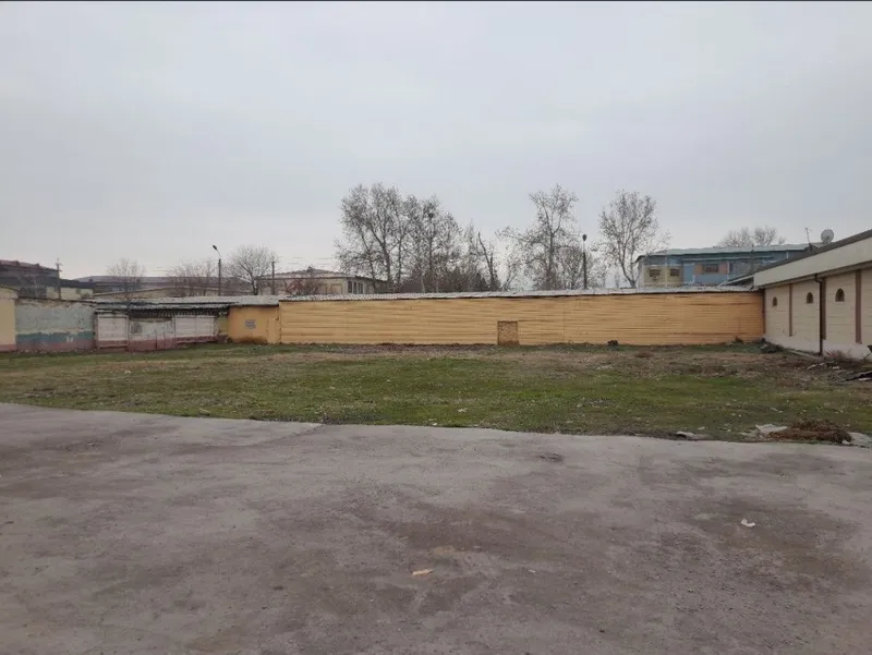 Нуробод. Охангарон-Водий трасса буйида 8 соток бизнес учун зор жой — фото 1
