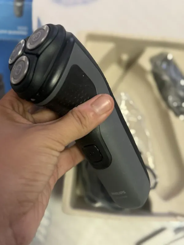 Elektron soqol olgich Philips Rossiyadan keltirilgan 3
